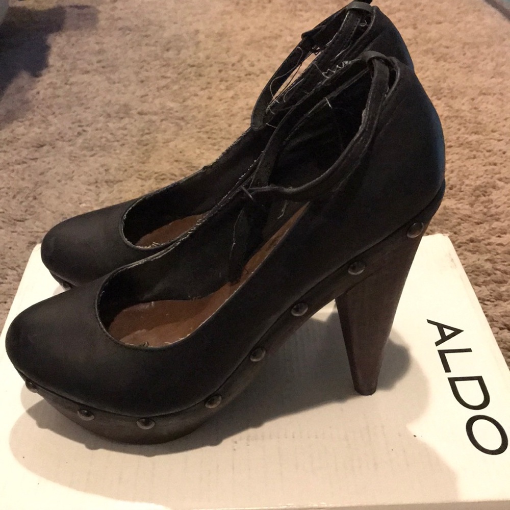 Shoes - Picture 2 of 6